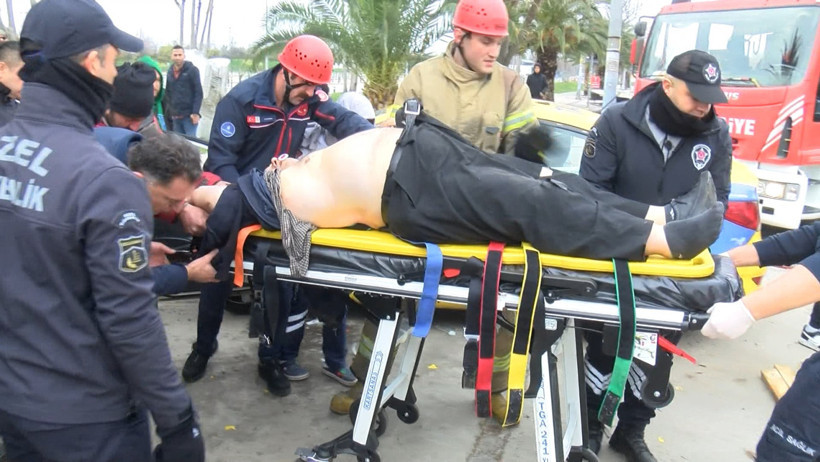 Maltepe'de kaza yapan taksi şoförü araç içinde sıkıştı! Hayata döndürmek için dakikalarca kalp masajı yapıldı - Resim : 5