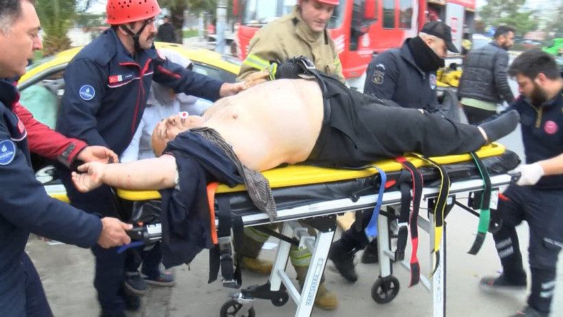 Maltepe'de kaza yapan taksi şoförü araç içinde sıkıştı! Hayata döndürmek için dakikalarca kalp masajı yapıldı - Resim : 4