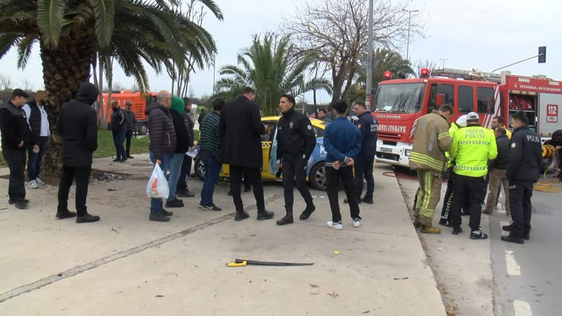 Maltepe'de kaza yapan taksi şoförü araç içinde sıkıştı! Hayata döndürmek için dakikalarca kalp masajı yapıldı - Resim : 1