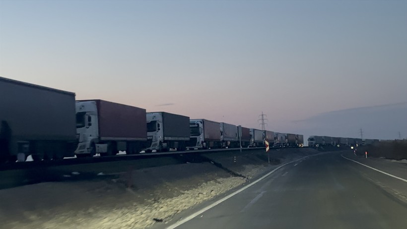 Türkiye-Nahçıvan sınırında 13 kilometrelik tır kuyruğu - Resim : 1