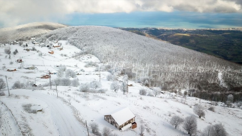 Sporseverlerin uğrak yeri! Kocadağ yaylası beyaza büründü ❄️🌨️☃️ Ortaya kartpostallık görüntüler çıktı - Resim: 21