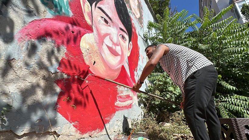 Azerbaycanlı ressam Narin'in resmini duvara çizdi: Derin üzüntü duyuyorum - Resim : 3