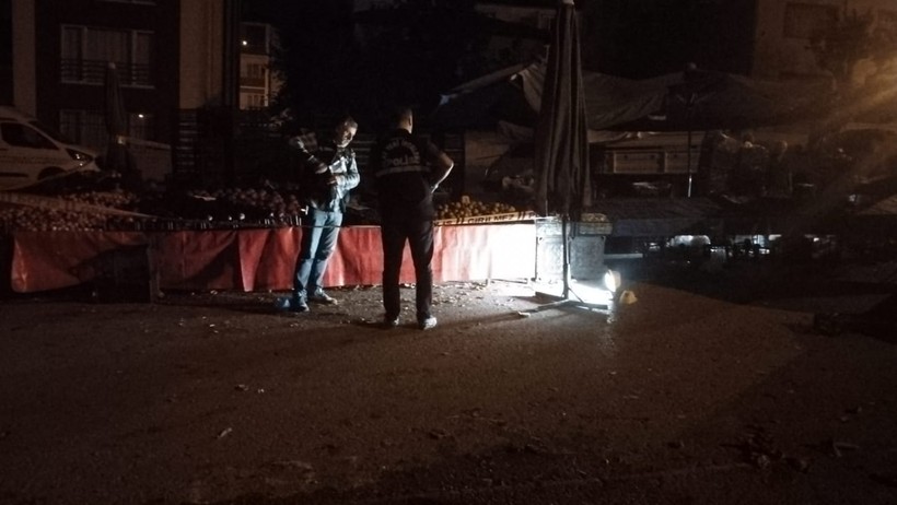 Çorum'da akılalmaz olay! Kadın kılığında pazara gelip, pazarcıyı tabancayla vurdu - Resim : 1