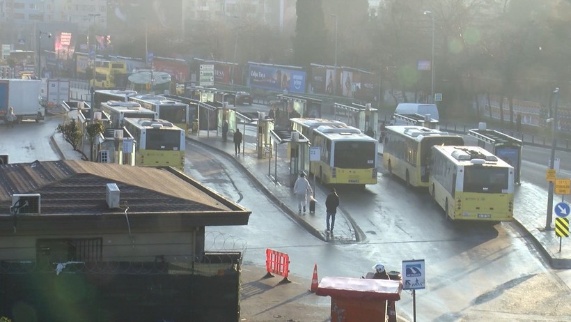 İstanbul yılın ilk gününde bomboş: Trafik yoğunluğu yüzde 1 olarak ölçüldü - Resim : 1