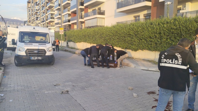 İzmir'de önlerini kestiği eski nişanlısı ile annesini, sonra da kendisini vurdu: 2 ölü, 1 yaralı - Resim : 2
