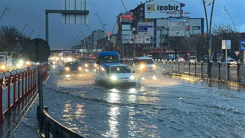 Sağanak yağış Kayseri'de hayatı olumsuz etkiledi - Resim : 1