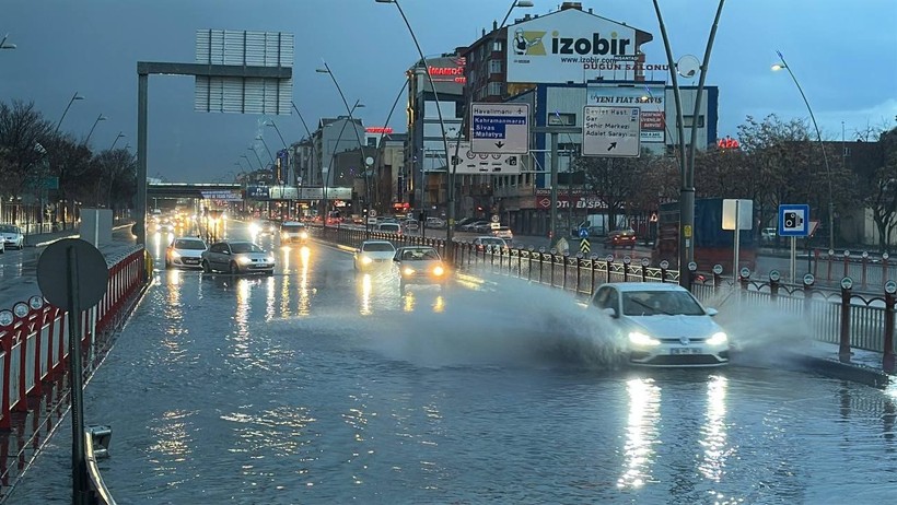 Sağanak yağış Kayseri'de hayatı olumsuz etkiledi - Resim : 2