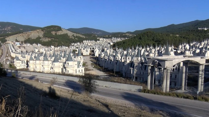 Şato hayali kabusa döndü: 'Peri Masalı' projesinde 885 yıl hapis istemi - Resim : 2