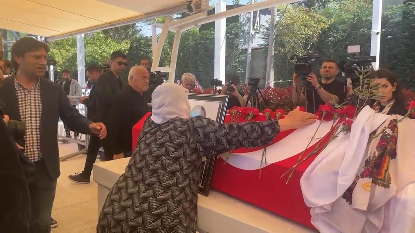 Sırrı Süreyya Önder son yolculuğuna uğurlandı - Resim : 5
