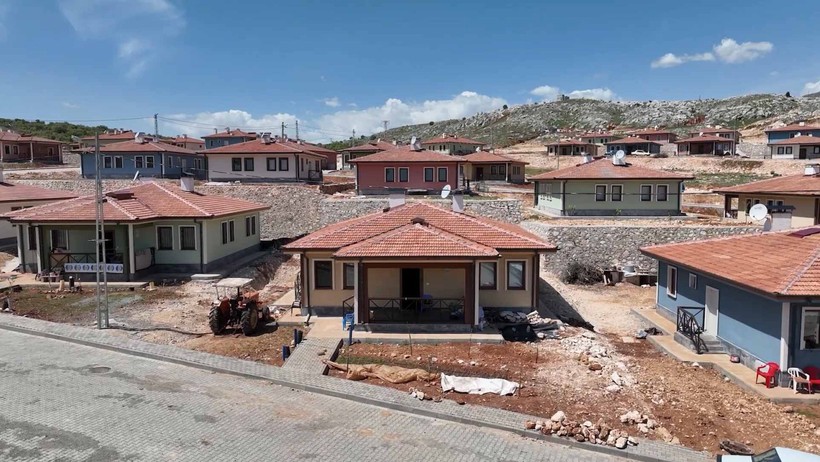 Bakan Kurum paylaştı: Adıyaman Zey Köyü kayalık zeminde yeniden kuruldu - Resim : 2