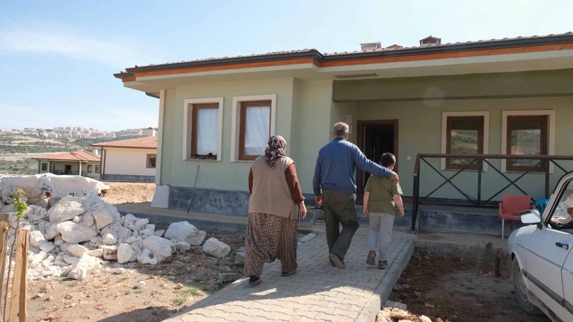 Bakan Kurum paylaştı: Adıyaman Zey Köyü kayalık zeminde yeniden kuruldu - Resim : 3