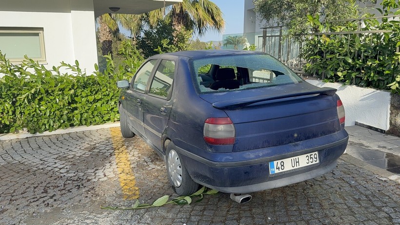 Su borusu bomba gibi patladı, sokaklar sular altında kaldı - Resim : 1