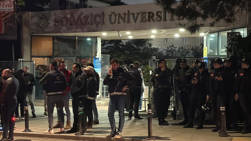 Boğaziçi Üniversitesi’nde göstericiler polise saldırdı: 13 polis yaralandı, 97 gözaltı - Resim : 2