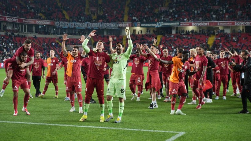 Galatasaray'da Muslera, kulüp efsanesi Bülent Korkmaz'ın rekorunu yakaladı - Resim : 1