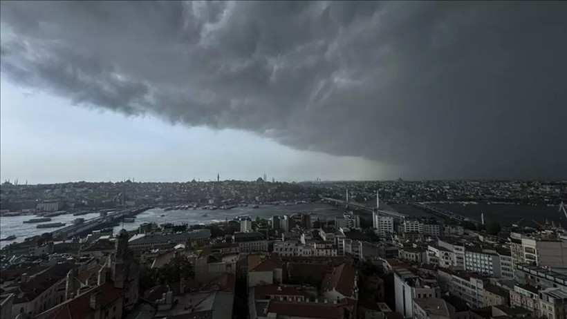 Hafta sonu için plan yapanlar dikkat! AKOM'dan İstanbul için fırtına ve yağmur uyarısı - Resim : 1