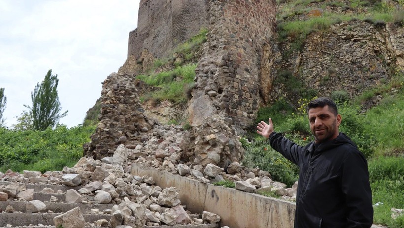 Oltu Kalesi yıkılma tehlikesiyle karşı karşıya - Resim : 1