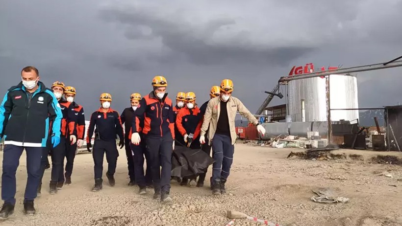 Erzurum'da asfalt üretim tesisinde gaz sıkışması kaynaklı patlama: 1 ölü, 1 yaralı - Resim : 1