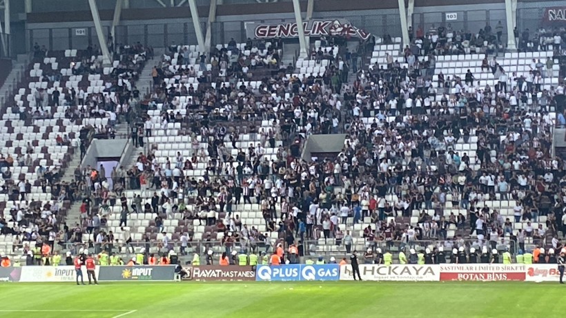 Elazığspor-Vanspor FK maçı tatil edildi - Resim : 3