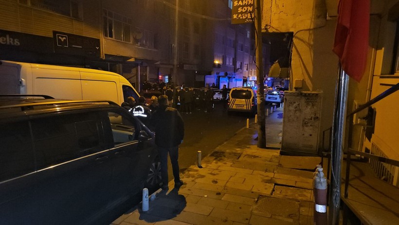 Kağıthane’de eğlence mekanına el bombalı saldırı: 7 yaralı - Resim: 1