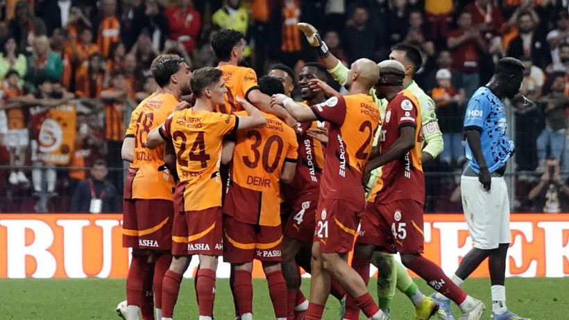 Galatasaray sezonu 3 puanla kapattı | Galatasaray - Başakşehir: 2-0 - Resim : 2