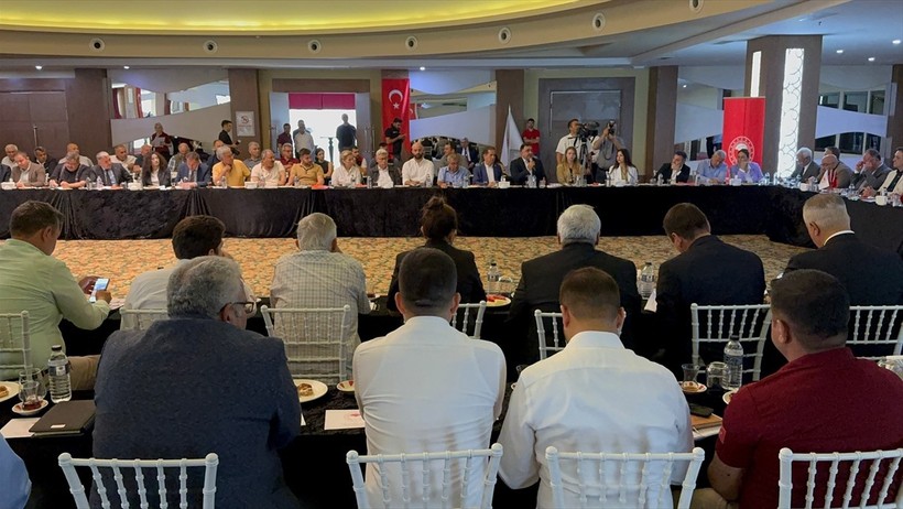 Türkiye Büyük Millet Meclisi (TBMM) Zirai Don Olayını Araştırma Komisyonu üyeleri, Adana'da...