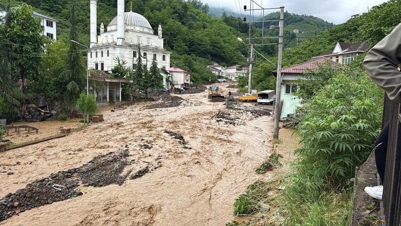 Trabzon'da sel felaketi: Bir kişi kayıp - Resim : 1