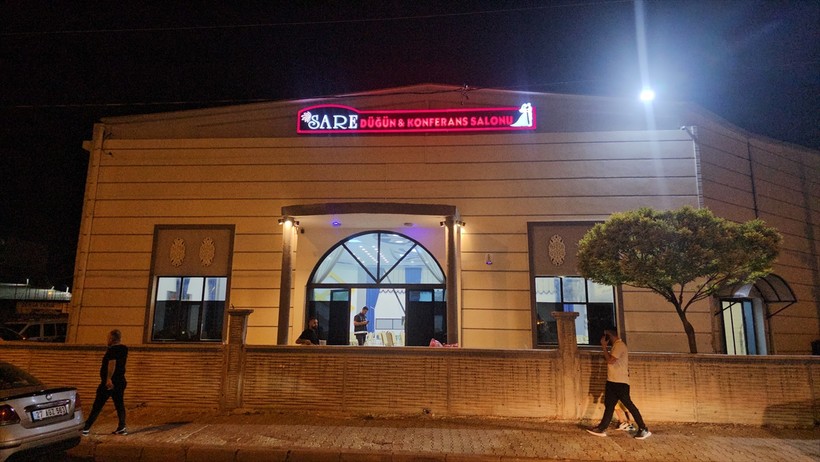 Siirt'te düğün salonuna silahlı saldırı: 1 ölü, 3 yaralı - Resim : 1