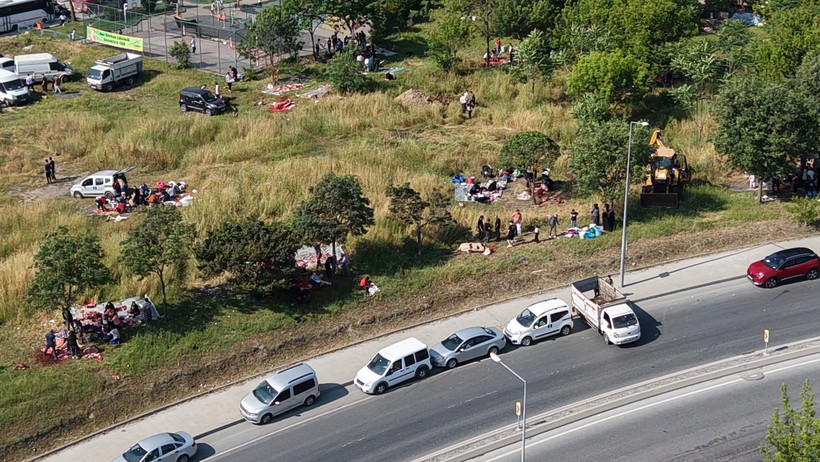 İstanbul’da kurban kesim alanları doldu: Yol kenarlarında yasaklar çiğnendi! - Resim : 2