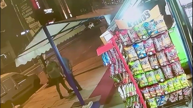Maltepe'de yol kavgası: Önce yumruk attı sonra kalp masajı yaptı - Resim : 1