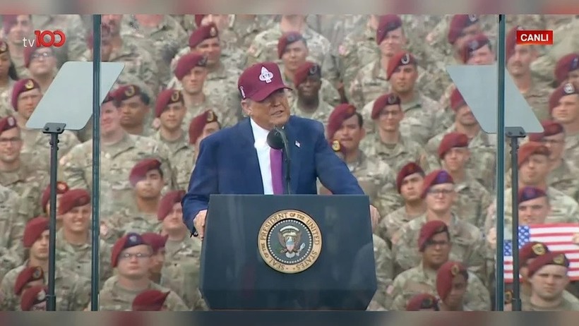 Donald Trump kurşun geçirmez camın arkasından konuştu - Resim : 1