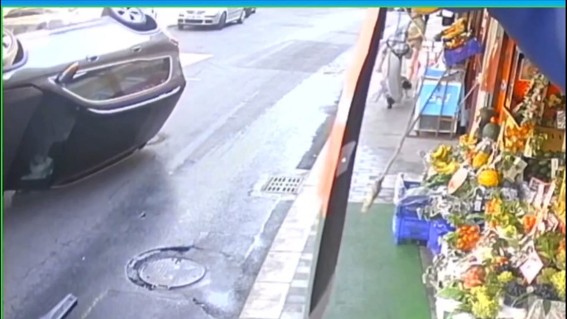 Sarıyer'de motosiklete çarpıp kaçan cip devrildi - Resim : 1