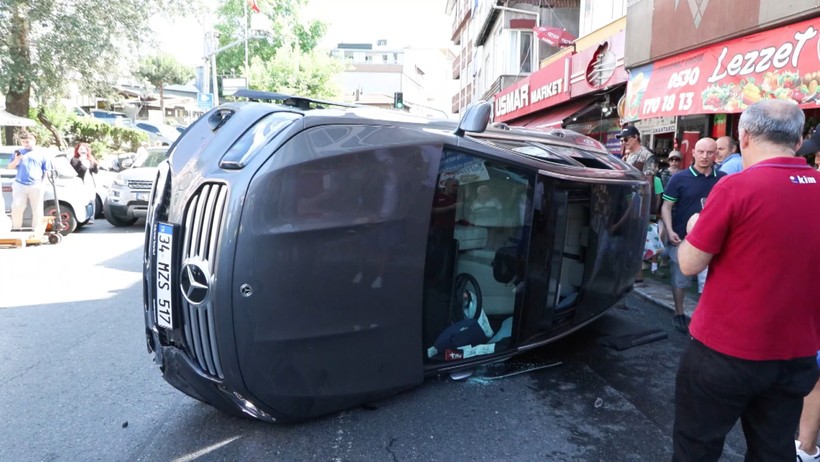 Sarıyer'de motosiklete çarpıp kaçan cip devrildi - Resim : 2