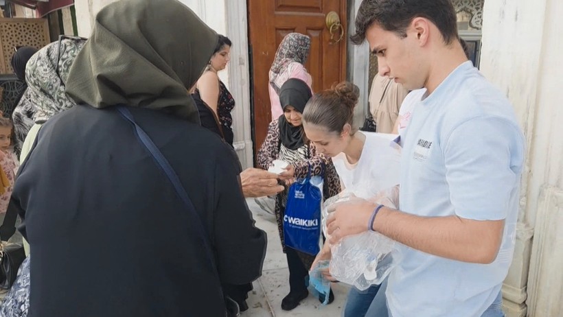 Üniversite sınavı öncesi bir klasik: Adaylar Eyüpsultan'da dua etti - Resim : 2