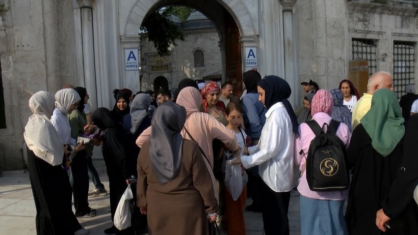 Üniversite sınavı öncesi bir klasik: Adaylar Eyüpsultan'da dua etti - Resim : 3