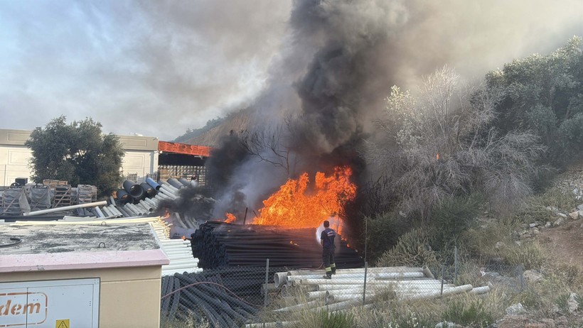 Bodrum'da, açık depo alanındaki yangın söndürüldü - Resim : 1