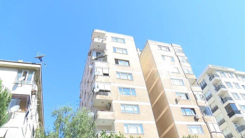 Deprem olmadan faciadan dönüldü: Maltepe’de 9 katlı binada balkon çöktü - Resim : 1