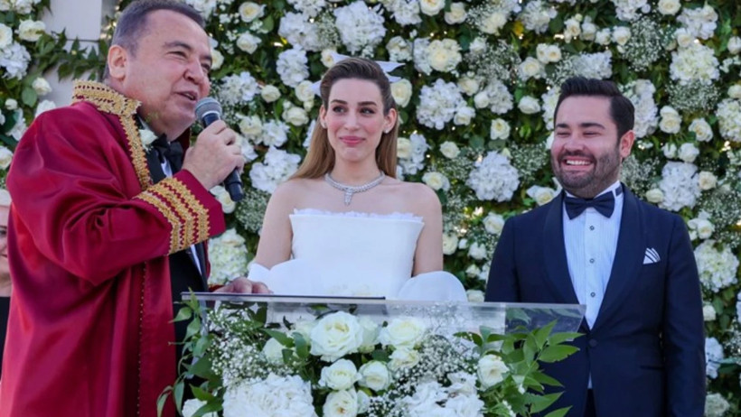 Antalya Belediyesi'ne operasyon: Başkan Böcek gözaltında! Oğlu firari, eski gelini tutuklandı - Resim : 1