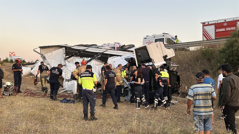Kuzey Marmara Otoyolu’nda feci kaza: 2 kişi hayatını kaybetti - Resim : 1