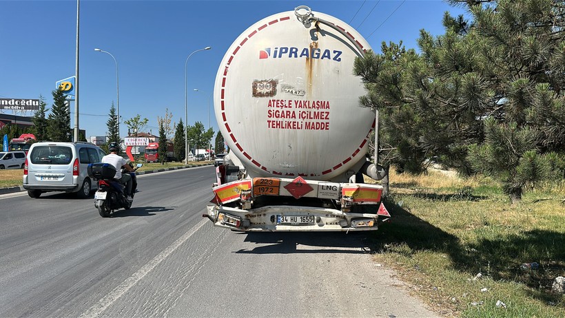 Servis otobüsü tankerle çarpıştı: 35 kişi yaralandı - Resim : 1
