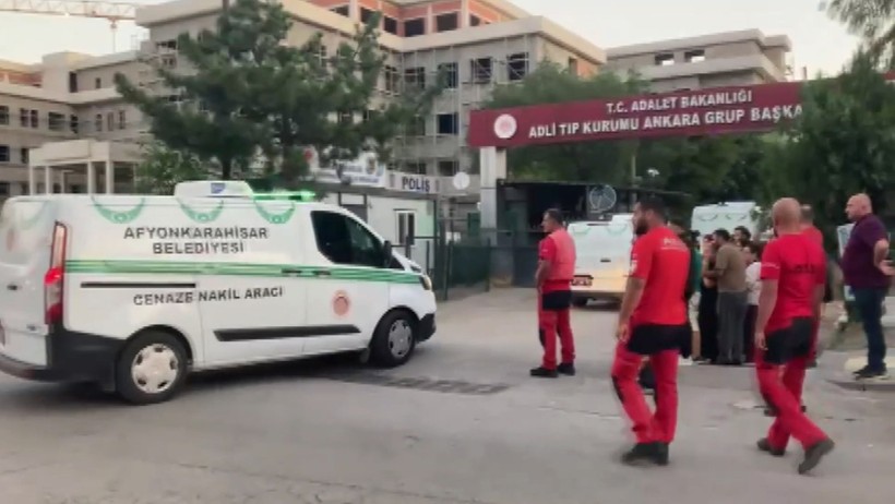 10 şehidimizin kimlikleri DNA testi ile belirlenecek! Adli Tıp Kurumu'na getirildiler - Resim : 4