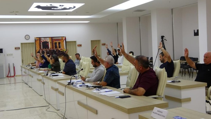 AK Parti ve MHP'den destek alan CHP'li başkan Melek Mızrak Subaşı gözyaşlarını tutamadı - Resim : 1