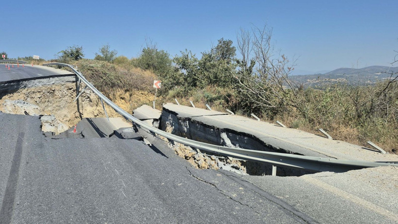 Kuşadası'nda çöken yolun akıbeti belli oldu - Resim: 5