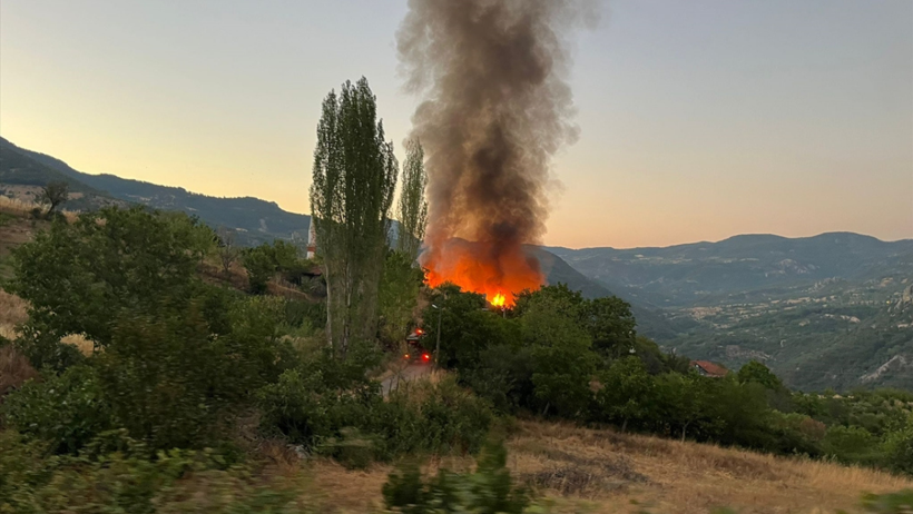 Balıkesir'de çıkan yangında 15 ev kullanılamaz hale geldi - Resim : 2