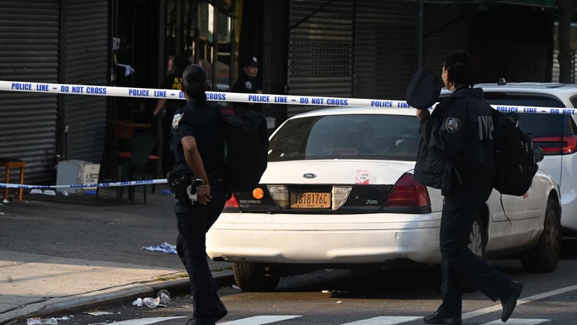 New York'ta silahlı saldırı: 3 ölü 8 yaralı - Resim : 1