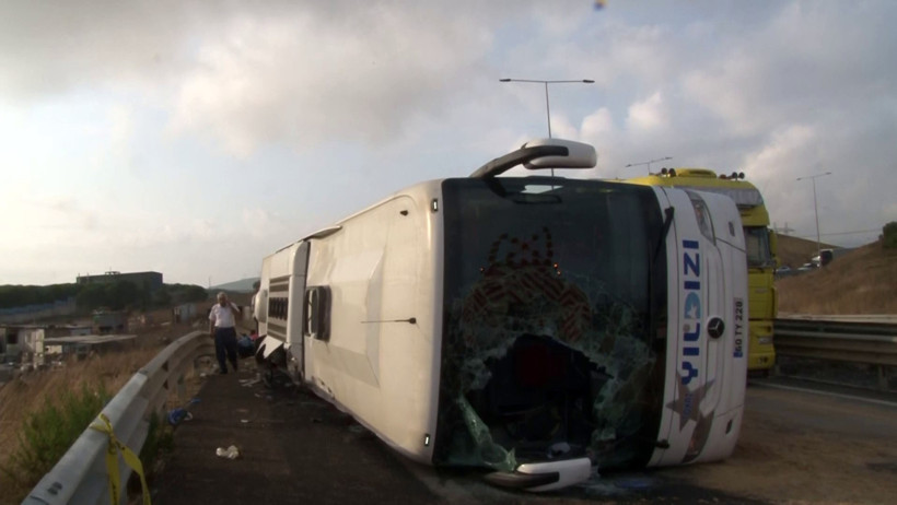 Kuzey Marmara Otoyolu’nda yolcu otobüsü devrildi: 4 ölü, 20 yaralı - Resim : 1