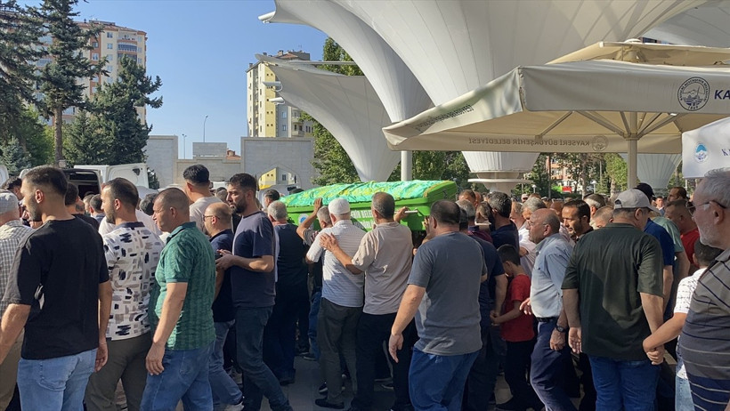 Kayseri'nin Kocasinan ilçesinde çıkan bıçaklı kavgada hayatını kaybeden taksi şoförünün cenazesi...