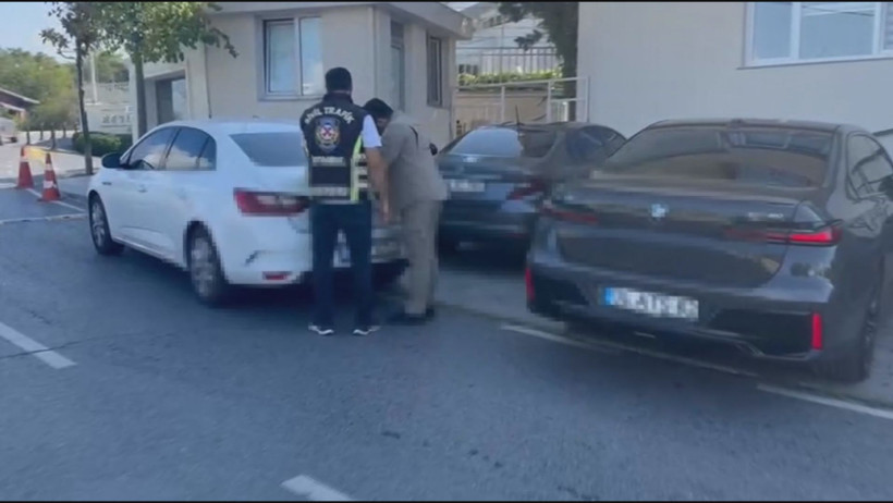 Manken Şevval Şahin'in bindiği araçtaki 'Resmi Hizmete Mahsustur' yazısı sahte çıktı - Resim : 3