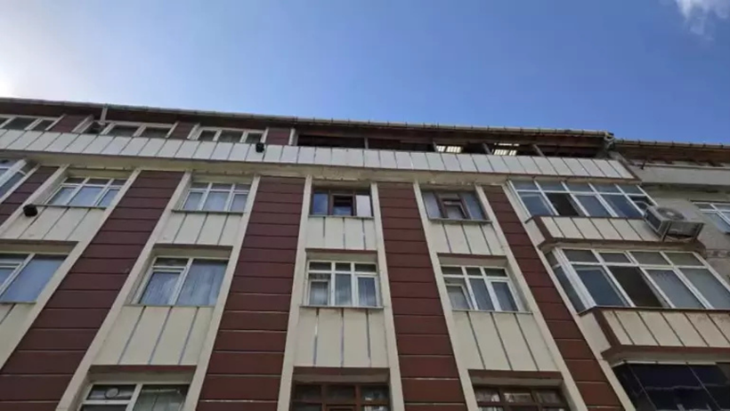 Sultangazi'de tartıştığı babasını boğazını keserek öldürdü - Resim : 1
