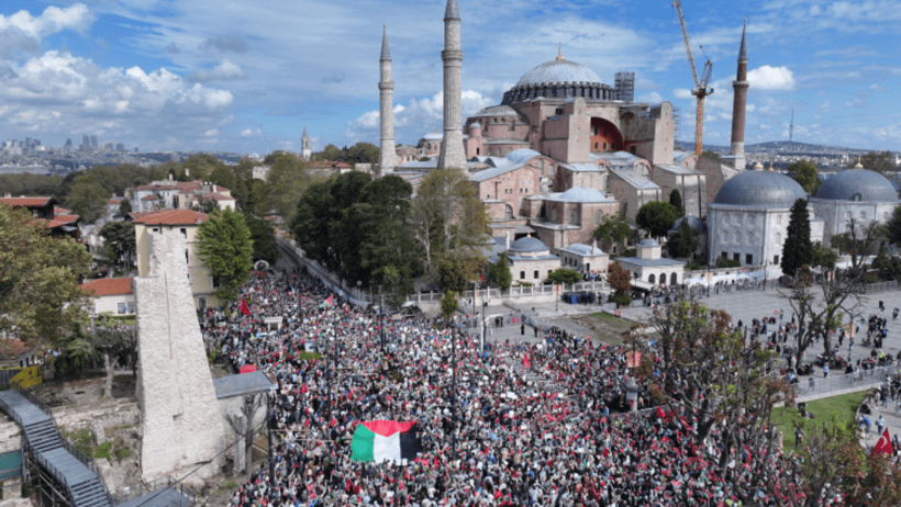 İstanbul ve Ankara'da binlerce kişi Gazze için yürüyor - Resim : 1