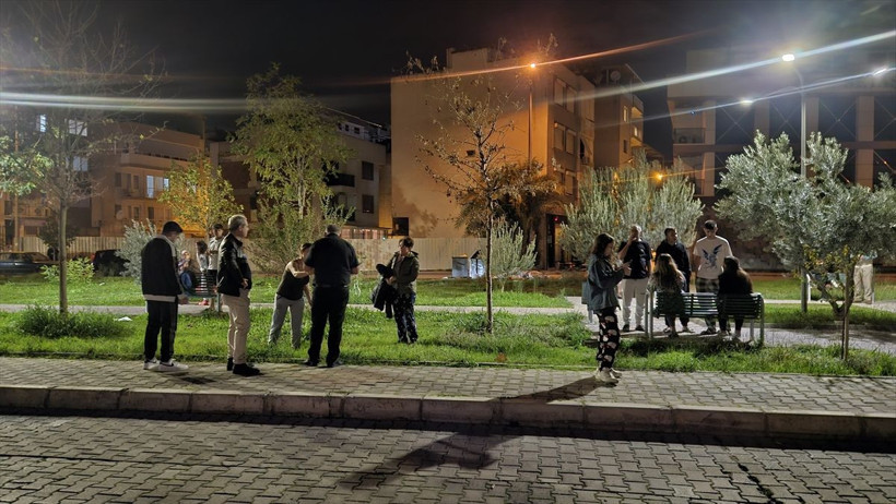 Balıkesir Sındırgı'da 6.1 büyüklüğünde deprem uykuları kaçırdı - Resim: 9